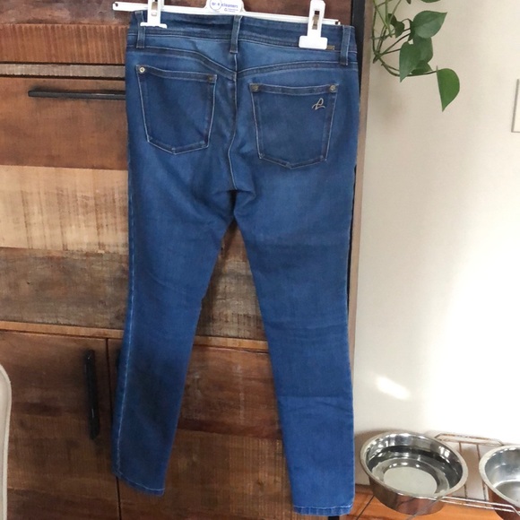 DL jeans size 25- fits more like a 24. - Picture 3 of 4